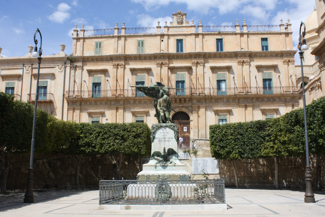 Noto - Le Palazzo Landolina