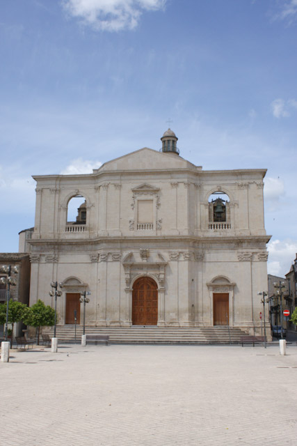 Noto - La Piazza Mazzini et l'église Santissimo Crocifisso
