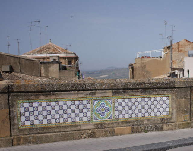 Caltagirone - Mur décoré de céramiques