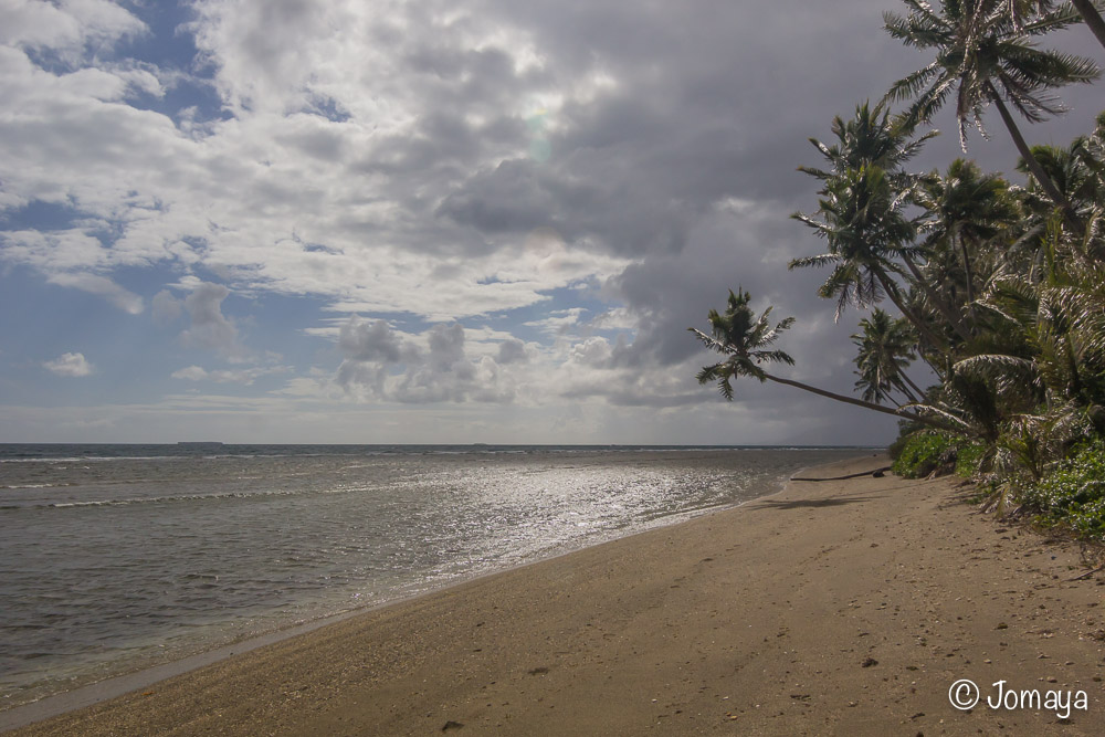 Promenade sur la plage du Billet de 500 - Falaises de Lindéralique - Hienghène - Nouvelle Calédonie